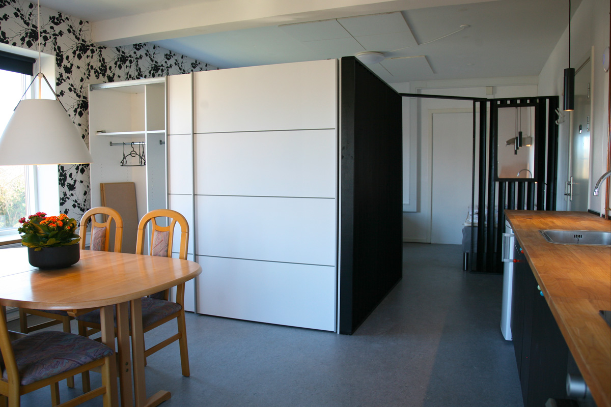 4-bed family room, with own kitchen and seating updated may 2023