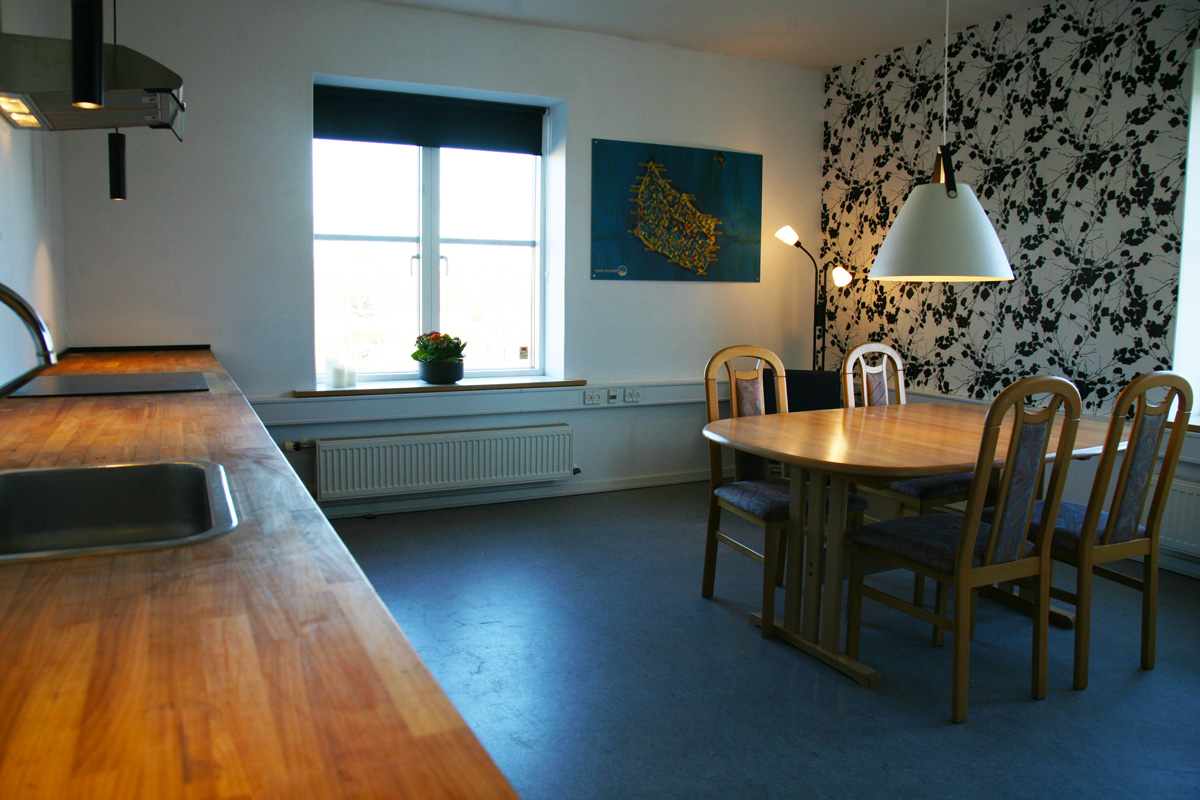 4-bed family room, with own kitchen and seating updated may 2023