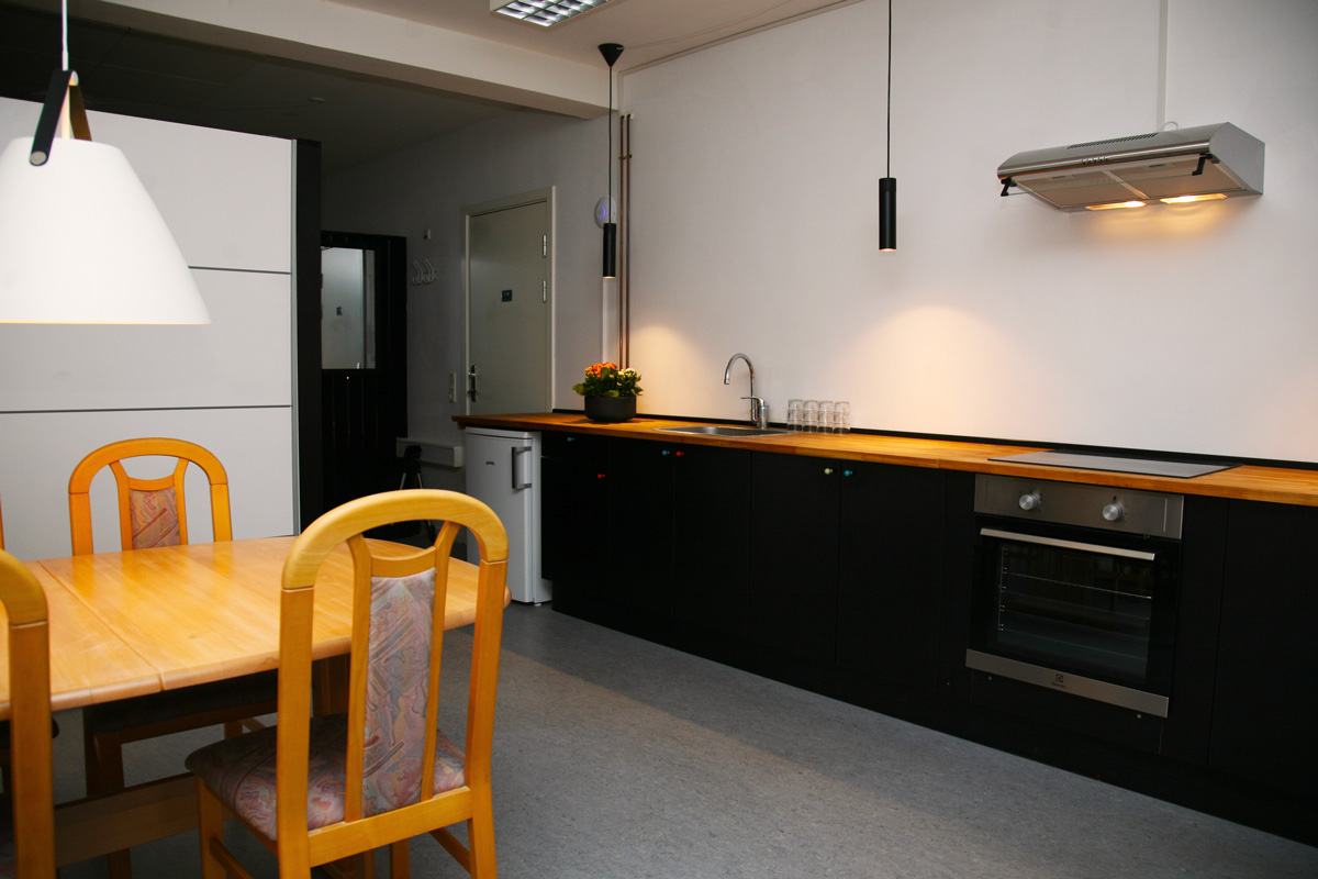 4-bed family room, with own kitchen and seating updated may 2023